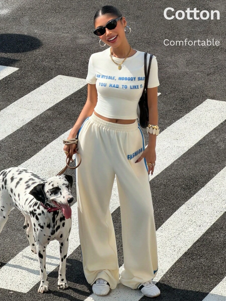 Muchica Bộ đồ nữ thường ngày gồm áo thun crop top in khẩu hiệu và quần dài. - Màu be - Xem 1
