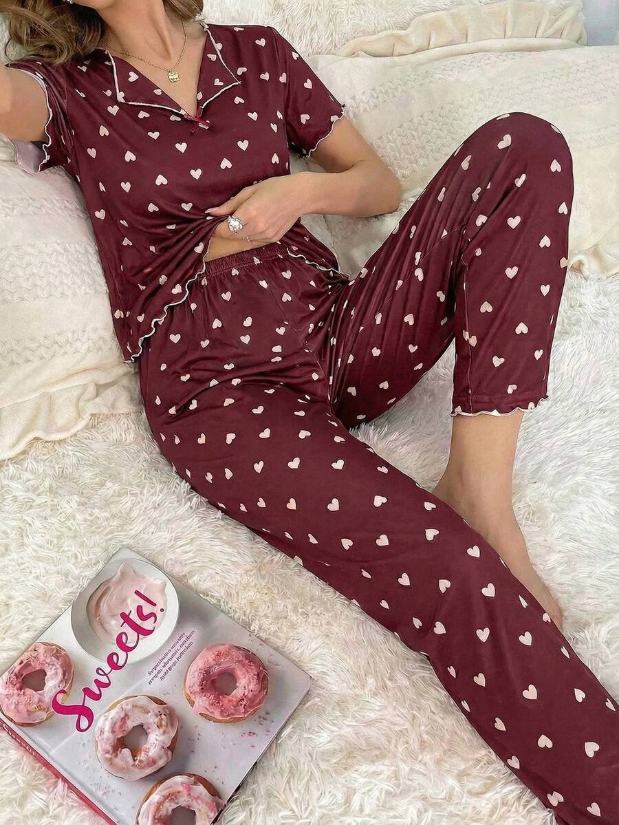 Dream Adore طقم بيجامة بياقة على شكل حرف V وكشكشة وأكمام قصيرة مطبوع عليها قلوب - متعدد الألوان - مشاهدة 1