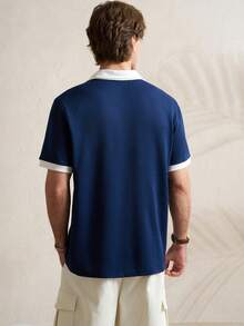 Airaco 男士短袖V领Polo衫，撞色白色领口和袖口，刺绣小马标志，藏蓝色常规版型棉混纺面料，透气舒适，适合夏季商务休闲穿着，也适合日常通勤和休闲活动。 - 藍色 - 查看 7