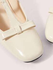 CUCCOO DOLLMOD 复古T字玛丽珍女鞋，展现女性气质，优雅蝴蝶结高跟鞋，方头法式漆皮鞋 - 米色 - 查看 8