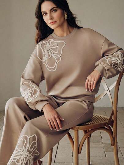 Anewsta Spring/Summer New Elegant & Fashionable Floral Embroidered Loose Puff Sleeve Knit Sweatshirt, Suitable For New Year, Party, Going Out, Valentine's Day