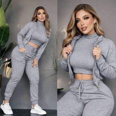 Conjunto para Dama de 3 Piezas 
 Blusa
 Pantalón
Sudadera con gorro