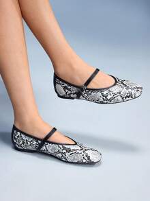 CUCCOO GRLICON Women Flats - Black and White - View 5