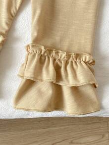 女婴优雅简约黄绿色竹纤维针织面料领口蕾丝边圆领褶皱下摆短袖上衣和裤子休闲套装 - 黃色 - 查看 6