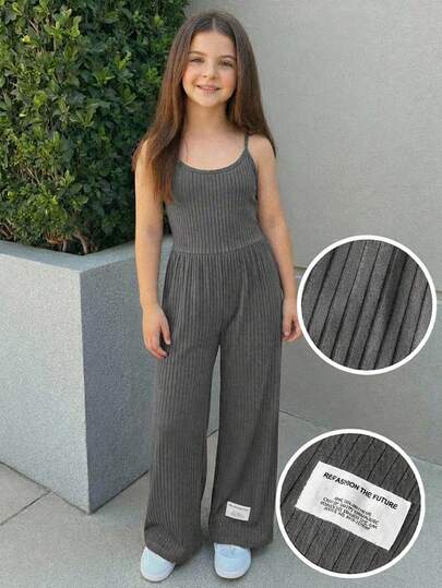 SHEIN Firerie Kids Bộ áo liền quần dáng suông, không tay, ôm sát, chất liệu dệt kim gân, họa tiết chữ in nổi, dành cho bé gái tuổi teen, kiểu dáng đường phố thường ngày, có phần eo thắt lại và ống rộng.
