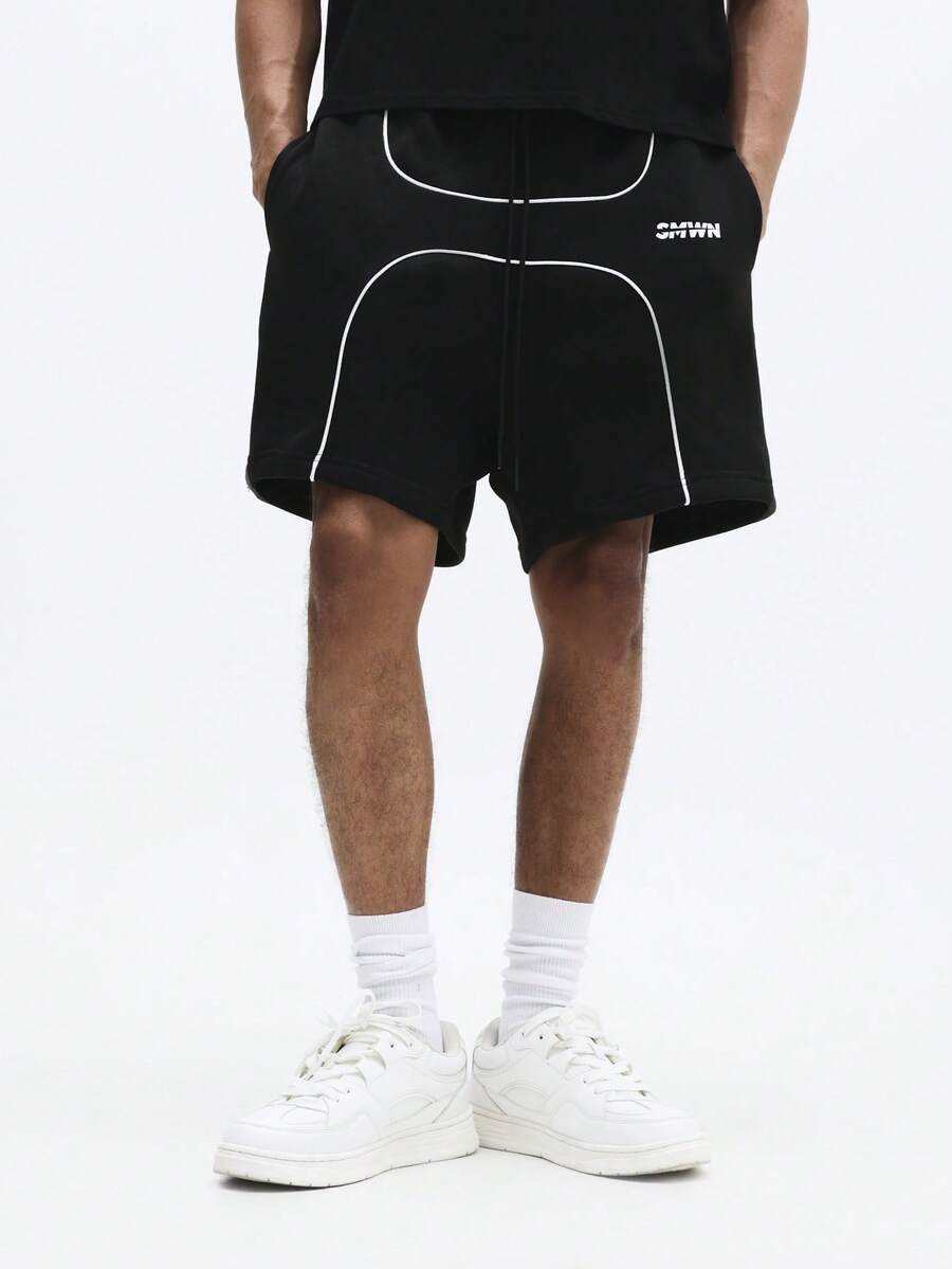 SUMWON 宽松版型抽绳短裤，白色滚边细节，饰有品牌标志图案，夏季休闲街头风，及膝百慕大短裤款式 - 黑色 - 查看 1