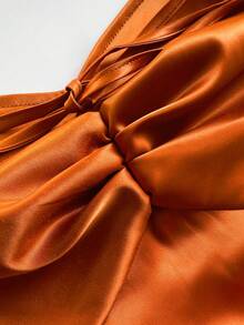 Maweii Đầm quấn satin mới màu cam dành cho nữ cỡ lớn mùa xuân/hè, tay phồng, eo thắt dây và vạt bất đối xứng, tạo dáng tôn lên vẻ đẹp và sự thanh lịch. Thích hợp cho các buổi gặp gỡ thường ngày thời trang, tiệc tùng sang trọng, trang phục đi nghỉ mát, trang phục dự đám cưới, những buổi hẹn hò xa hoa và những bộ váy dạ hội lộng lẫy. - Màu Cam cháy - Xem 7