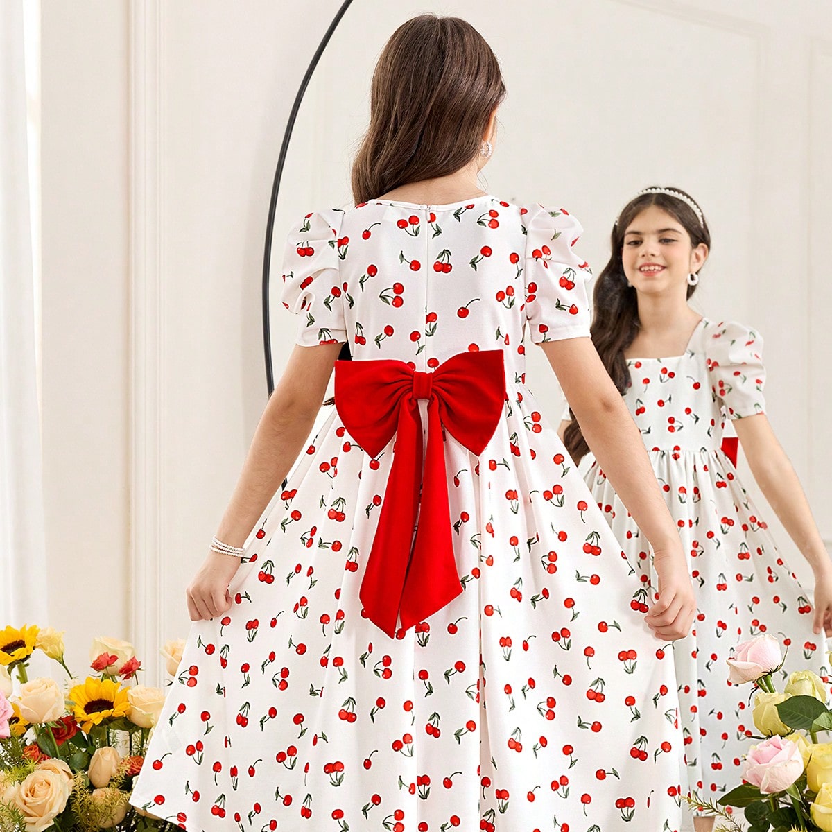 Vestido de verano informal para niña preadolescente con estampado de cerezas, mangas abullonadas y lazo elegante en la espalda