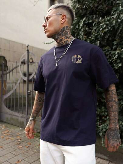 Artur Kramer 男士时尚印花宽松短袖T恤 | 优雅设计 | 夏季必备 | 轻松搭配，展现你的风格，2000年代风格