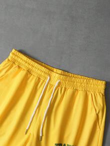 Manfinity Campus Court Set Kaos Pria Warna Kuning Gaya Streetwear Musim Panas, Liburan Kota, Fashion Personalisasi, Motif Yesus Ukuran Besar, Set Olahraga Sepak Bola, Blok Warna Hijau - Kuning - View 5