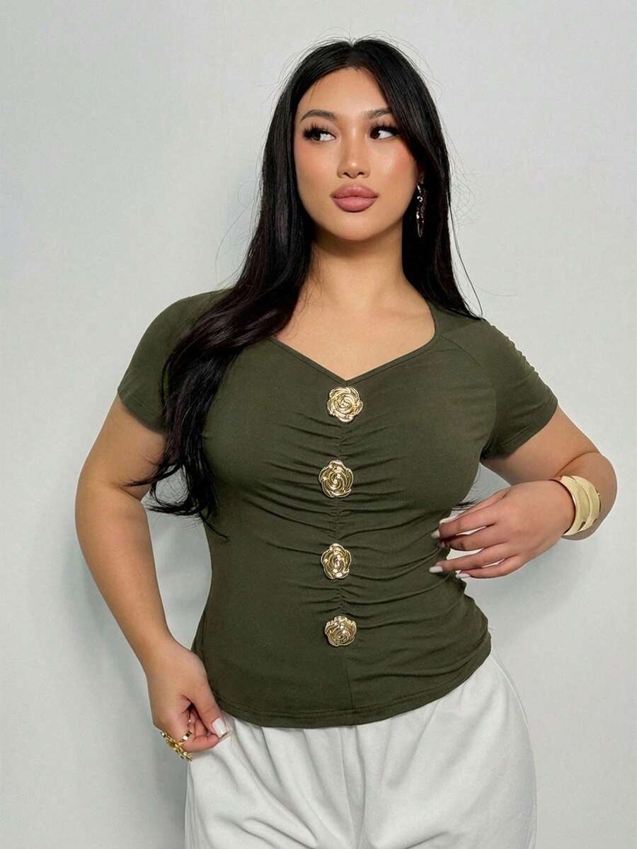 Firerie 大码女式优雅法式修身短袖T恤,配金属玫瑰纽扣和手工缝制,舒适休闲,适合春夏穿着。 - Fresh Green - 查看 1