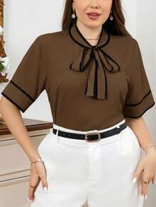 SHEIN Privé Große Größen Sommer Elegante Bluse mit Kontrastbesatz am Kragen und Schleife vorne - Braun - Übersicht 5
