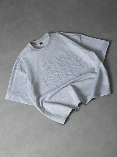 Manfinity Hypemode 男士超大款“NYC”刺绣英文街头T恤，情人节、春夏、送男友礼物、狂欢节、复古、街头服饰、派对、圣帕特里克节、外出