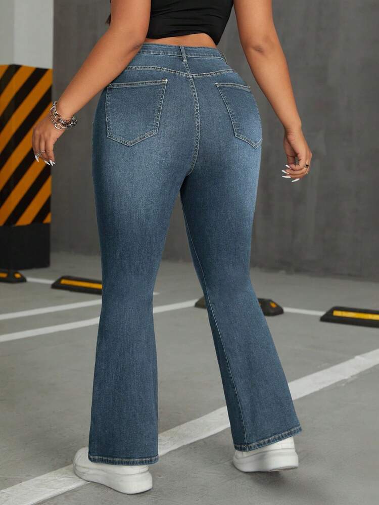 SHEIN EZwear Plus Size Women Pocketed Button Casual Versatile Daily Wear Flared Jeans - Blue - View 2