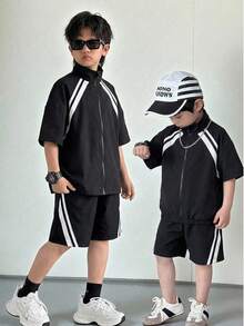 两件套儿童男童休闲韩版字母印花翻领短袖上衣和宽松短裤套装，适合上学、花园、海滩、生日、春夏秋冬等场合穿着。 - 黑色 - 查看 9