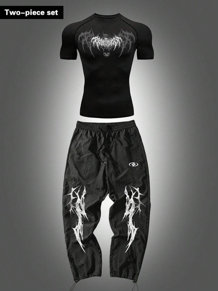 Manfinity Sport Corelite Bộ đồ thể thao nam gồm áo thun tay ngắn raglan in họa tiết Gothic và quần dài. - màu đen - Xem 1