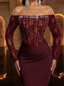 Glamrae Robe fourreau élégante en chiffon à empiècement de broderie française bordeaux, avec manches longues, taille froncée ornée de perles et de strass, épaules dénudées. Convient pour mariage, gala, événement, banquet, affaires, concert en tant que robe de soirée pour femme, robe, robe d'invitée, robe longue - Fushia - Voir 8