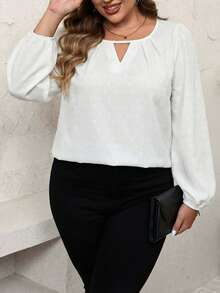 SHEIN LUNE 秋季加大码镂空领长袖上衣，胸前镂空设计，适合日常休闲、商务休闲、夏季工作等场合，也适合圣帕特里克节、复活节、春季等节日穿着。白色上衣，适合度假、夏季休闲、派对、情人节等场合，泡泡袖灯笼袖白色上衣。 - 杏色 - 查看 7