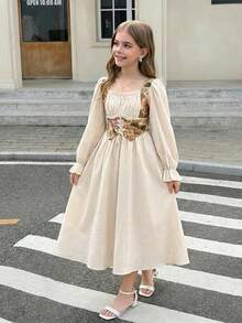 SHEIN Serisse Kids 少女撞色拼接腰部褶皱胸部可调节肩带前荷叶边长袖方领中长连衣裙，适合居家和户外活动，秋冬季波西米亚风，复古提花拼接腰部长袖长裙，宫廷公主风连衣裙 - 杏色 - 查看 4