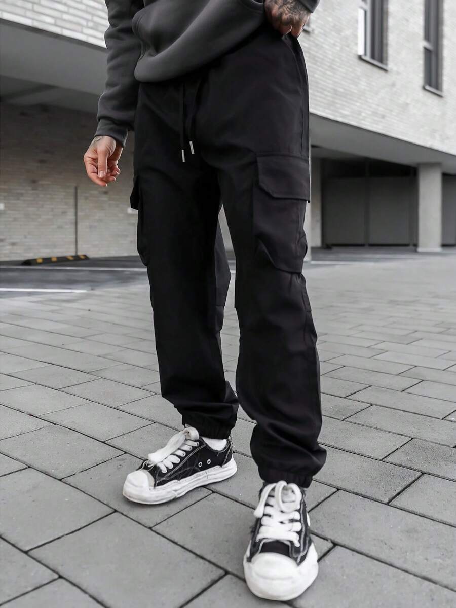 Artur Kramer 男士翻盖口袋侧抽绳腰工装裤，秋季 - 黑色 - 查看 1