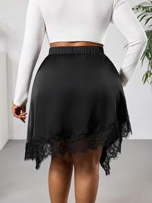 SHEIN PETITE CURVE Gonna di moda con vita alta, orlo asimmetrico e pizzo a contrasto per taglie forti - nero - Visualizzare 2