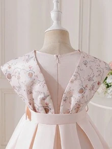 SHEIN 一件可爱百搭的优雅无袖连衣裙，配有提花腰带，尽显淑女风范，宛如公主裙，适合生日派对、返校季、晚宴、演出、婚礼、洗礼、开幕式、室内外活动、日常穿着、运动、玩耍、派对、拍照、度假、节日等场合，尤其适合秋冬季节，也适合聚会和其他场合。这款连衣裙是年轻女孩的优雅之选，米色系，适合女孩和儿童穿着。 - 香檳色 - 查看 7