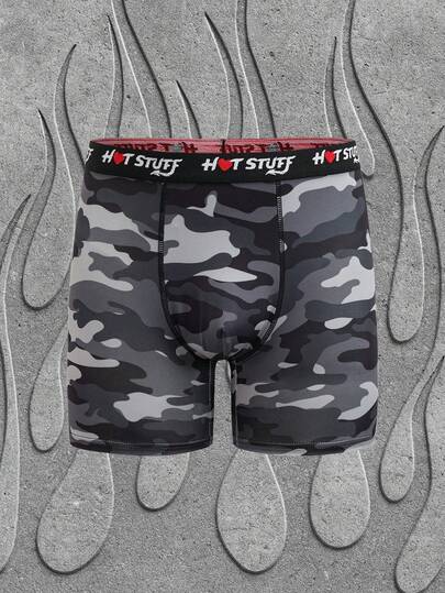 HOT STUFF X SHEIN Quần đùi nam in họa tiết rằn ri, phối chữ và hình trái tim, cạp chun co giãn, thoải mái.
