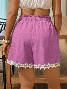 SHEIN Clasi 大码仿牛仔布梭织面料，雏菊花边装饰，宽松阔腿，松紧腰带，抽绳设计，真口袋，休闲短裤，适合外出、通勤、聚会、约会 - 藕粉色 - 查看 2
