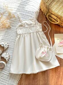 SHEIN Vintaside Kids 女童网纱吊带钩针草莓装饰连衣裙，搭配可爱圆形草莓包，休闲夏季度假户外运动可爱连衣裙 - 白色 - 查看 2