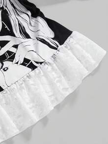 ROMWE Anime Medical Theme Print Contrast Lace Long Sleeve 2 In 1 T-Shirt (Includes Lace Camisole And Lace Hem Patchwork) - Black - View 4