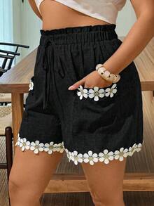 EMERY ROSE Quần short dáng rộng, chất liệu giả denim, cỡ lớn, họa tiết hoa cúc, cạp chun, dây rút trang trí, có túi thật, thích hợp mặc đi chơi, đi làm, dự tiệc hoặc hẹn hò. - màu đen - Xem 5
