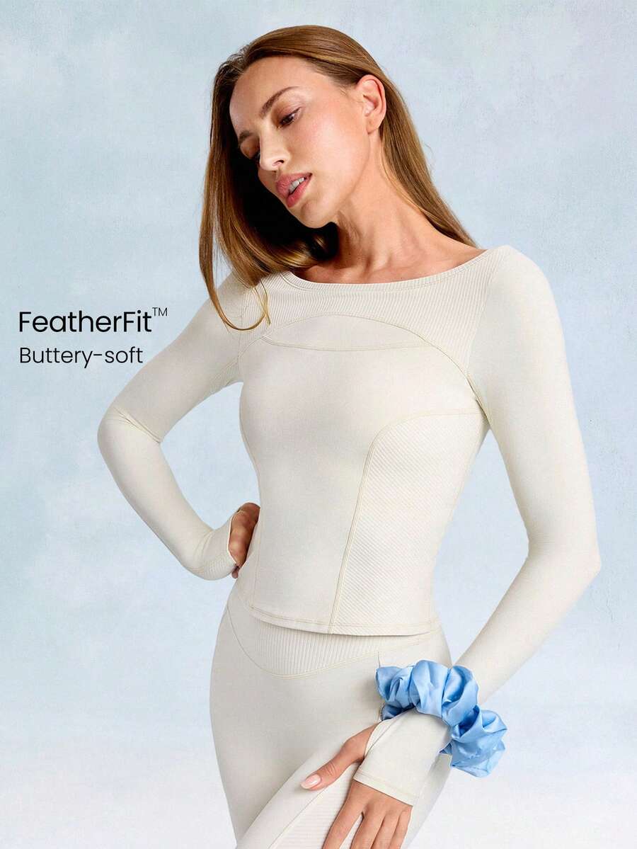 GLOWMODE FeatherFit™ Momentum 柔软弹力分缝腰长袖T恤，带拇指孔，适合低强度瑜伽、日常休闲穿着。 - 白色 - 查看 1