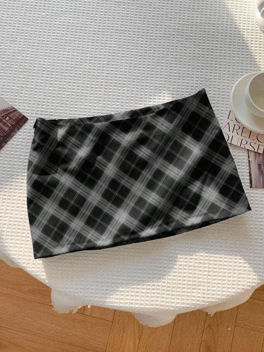 Comfortcana Women's Summer Fashion Plaid Mini Skirt - Black and White - View 1