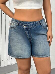 SHEIN Cottnline Plus Denimshorts med hög midja och asymmetriskt skärp - Mediumtvätt - Visa 3