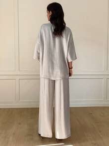 Mulvari 女士纯色纽扣半开襟落肩衬衫和裤子休闲两件套 - 卡其色 - 查看 2