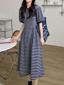 Dama de mediana edad lianyi Vestido de verano de mujer de estilo sencillo, manga corta, a rayas, suelto tipo camiseta, que favorece la figura y combina con todo - Azul Marino - Ver 2