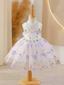 SHEIN Glamorique Kids Robe de demoiselle d'honneur, robe de fête d'anniversaire, robe de mariage, robe de bal, robe de soirée élégante, robe d'été, robe de printemps, robe de princesse pour bébé fille, brodée de fleurs, avec un grand nœud et une jupe bouffante mignonne, convenant pour les fêtes ou les occasions spéciales toute l'année. Robe de toddler lilas à fleurs, robe brodée, robe de demoiselle d'honneur, assortiment mère-fille, robe de fête de mariage, robe de princesse blanche en organza élégante pour bébé fille, robe de célébration de fête, robe bouffante en tulle pour bébé, robe de premier anniversaire - Blanc - Voir 3
