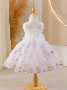 SHEIN Glamorique Kids Robe de demoiselle d'honneur, robe de fête d'anniversaire, robe de mariage, robe de bal, robe de soirée élégante, robe d'été, robe de printemps, robe de princesse pour bébé fille, brodée de fleurs, avec un grand nœud et une jupe bouffante mignonne, convenant pour les fêtes ou les occasions spéciales toute l'année. Robe de toddler lilas à fleurs, robe brodée, robe de demoiselle d'honneur, assortiment mère-fille, robe de fête de mariage, robe de princesse blanche en organza élégante pour bébé fille, robe de célébration de fête, robe bouffante en tulle pour bébé, robe de premier anniversaire - Blanc - Voir 2