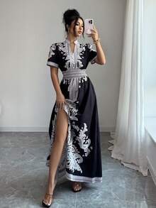 SHEIN Raffinéa Đầm dài dáng rộng tay ngắn, cổ đứng, thắt eo, in kỹ thuật số dành cho nữ của SHEIN Holidaya. - màu đen - Xem 3