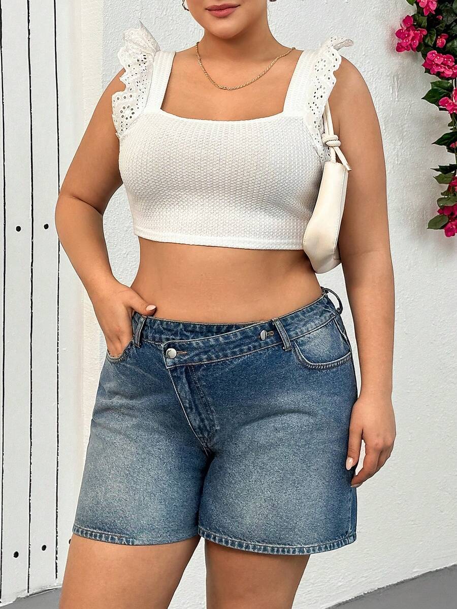 SHEIN Cottnline Plus Denimshorts med hög midja och asymmetriskt skärp - Mediumtvätt - Visa 1