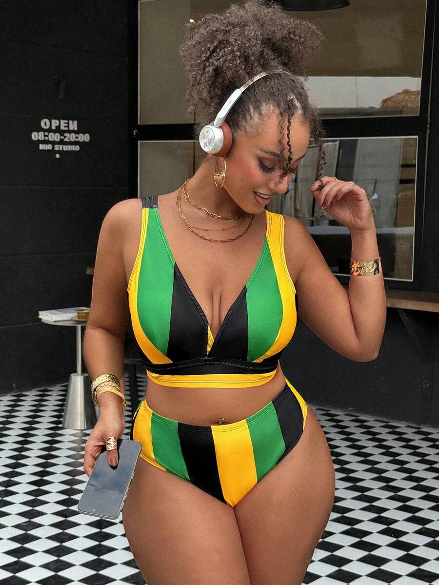 SHEIN Swim Vcay Bộ bikini hai mảnh in họa tiết cổ chữ V tam giác, dây dày, cỡ lớn dành cho nữ, thích hợp cho kỳ nghỉ. - Nhiều màu - Xem 1