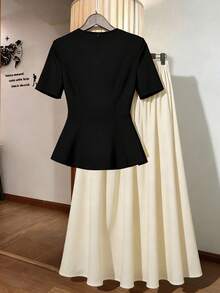 Franclia Romantic French Style Small Fragrance Black Apricot Color Contrast Suit, Black Waist Slimming Heavy Sequin Embroidered Flower Top + Apricot Textured Skirt Two-Piece Set, Elegant Temperament Gold Style Small Fragrance Suitable For Date Parties, Afternoon Tea, Daily Casual Commuting Wear - Black - View 2