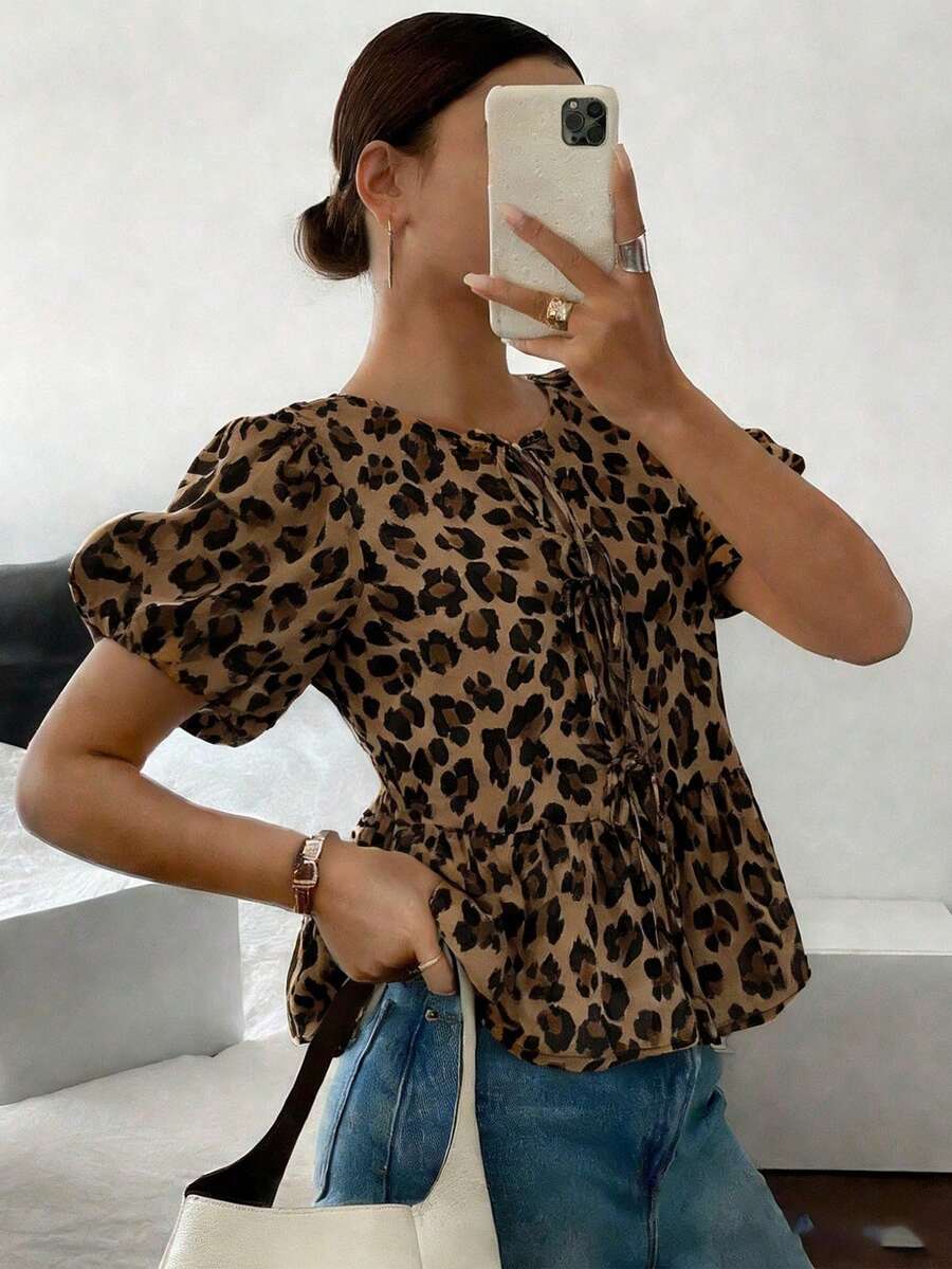 SHEIN Frenchy 女士圆领短袖衬衫，斑马纹系带泡泡袖衬衫，夏季女士可爱荷叶边V领修身泡泡袖上衣，休闲日常穿着，春夏动物纹印花休闲衬衫，短袖 - 彩色 - 查看 1