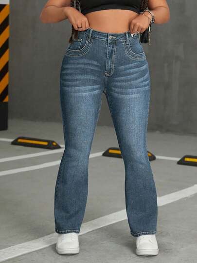 SHEIN EZwear Plus Size Women Pocketed Button Casual Versatile Daily Wear Flared Jeans