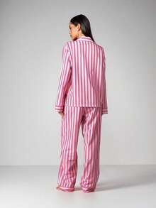 MISSGUIDED 女士条纹缎面家居睡衣套装，长袖纽扣上衣搭配同色阔腿裤睡衣套装 - 粉色 - 查看 2