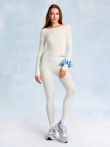 GLOWMODE FeatherFit™ Momentum 柔软弹力分缝腰长袖T恤，带拇指孔，适合低强度瑜伽、日常休闲穿着。 - 白色 - 查看 8