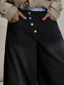 Quần jeans ống rộng dáng suông, chất liệu denim wash, có khuy cài, đai quần, là item thiết yếu cho mùa xuân và hè. - màu đen - Xem 5