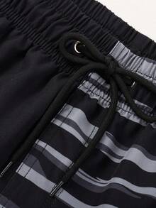 Manfinity Swimmode Quần short đi biển nam kẻ sọc phối màu, quần bơi nam màu đen, đồ đi biển nam. - màu đen - Xem 6