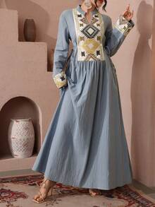 Al Najma 休闲舒适的复古刺绣拼接纯色长袖侧系带宽松阿拉伯连衣裙，适合春秋季各种场合穿着。 - 霧霾藍 - 查看 7