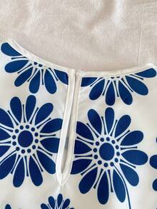 SHEIN 2pcs/Set Tween Girl Blue And White Floral Print Camisole And Shorts,Bohemian Summer Tropical Vacation Holiday Outfit Kids Sleeveless Chic Casual Set - Blue and White - View 12